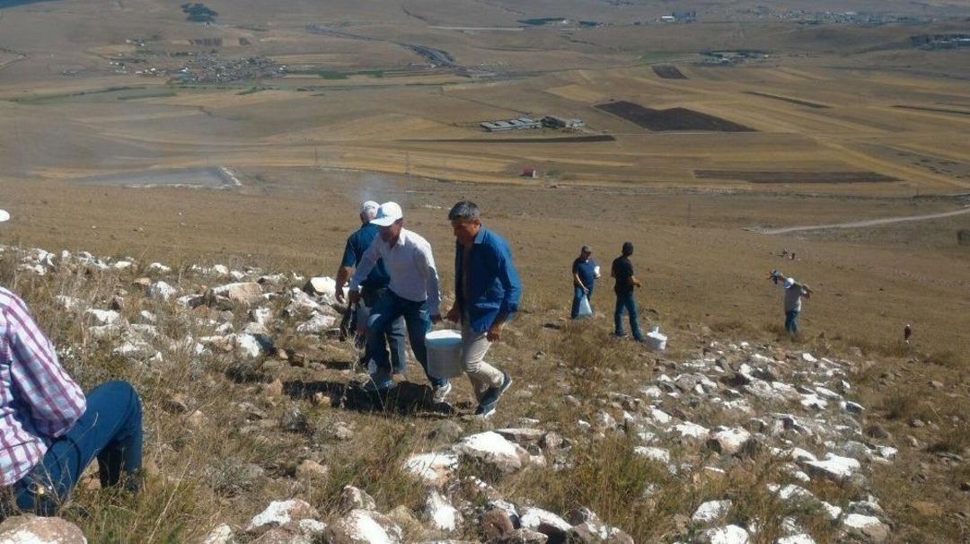 Chp&rsquo;liler Tabyadaki Ay Yıldızı Ve &rsquo;&ouml;nce Vatan&rsquo;ı Boyadılar
