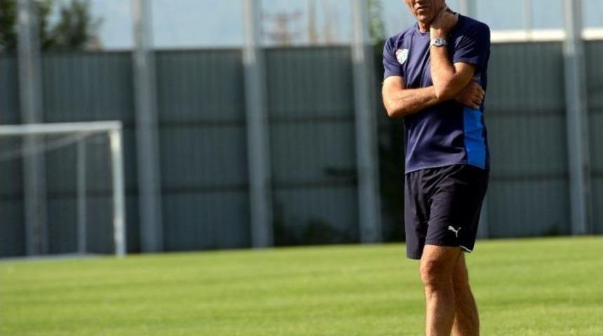 Bursaspor&rsquo;da Batalla&rsquo;nın Tedavisi S&uuml;r&uuml;yor