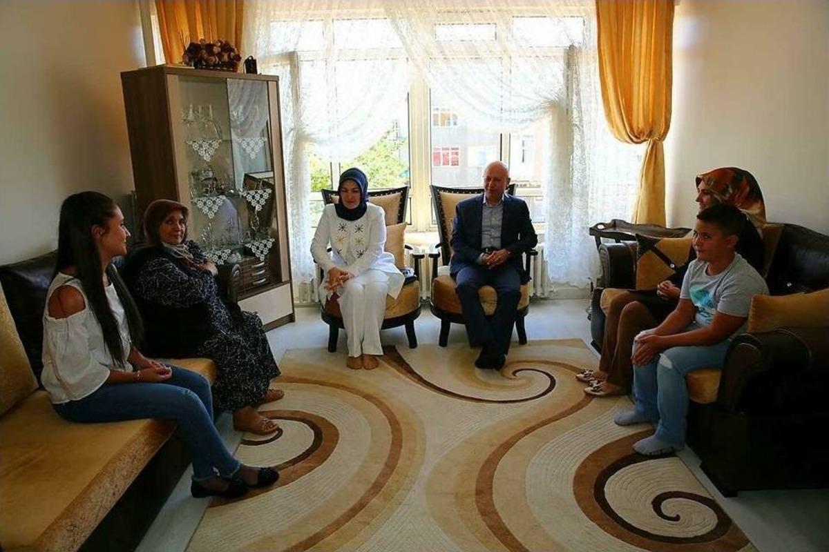 Başkan &Ccedil;olakbayrakdar Ve Eşi Kocasinan Sakinlerine Konuk Olup Bayramlaştı