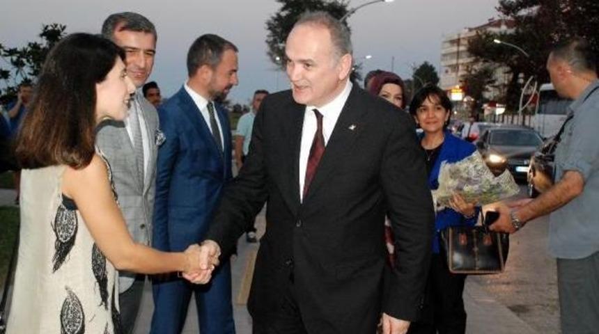 Bakan &Ouml;zl&uuml;: Herkes Kendi Işini Yapsın