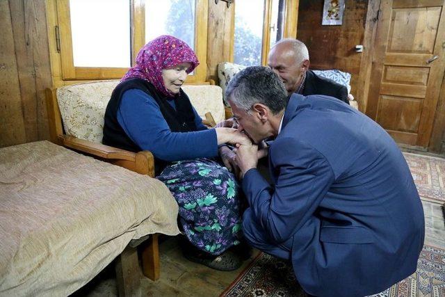 Rize Valisi Erdoğan Bektaş Bayramda Şehit Ailelerini Unutmadı