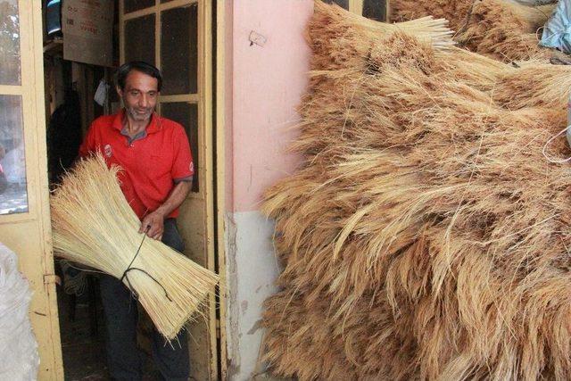 (özel Haber) Edirne’de Unutulmaya Yüz Tutmuş Zanaat: Süpürgecilik