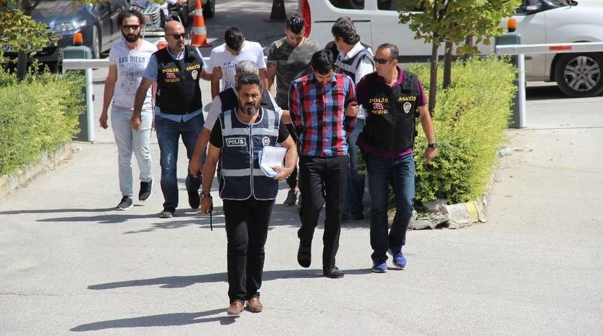 İranlı Şahsı Bı&ccedil;aklayarak &Ouml;ld&uuml;ren 3 Kişi Adliyede