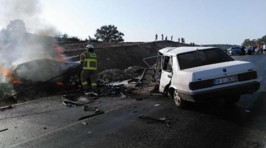 Balıkesir'de Kaza, 1 &Ouml;l&uuml; 2 Yaralı