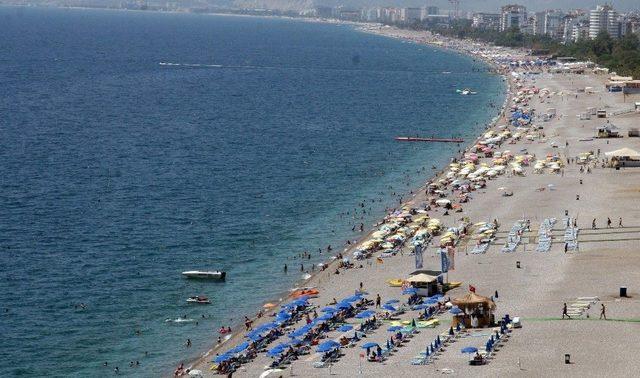 Antalya’da Sahillerde Bayramın Son Gün Yoğunluğu