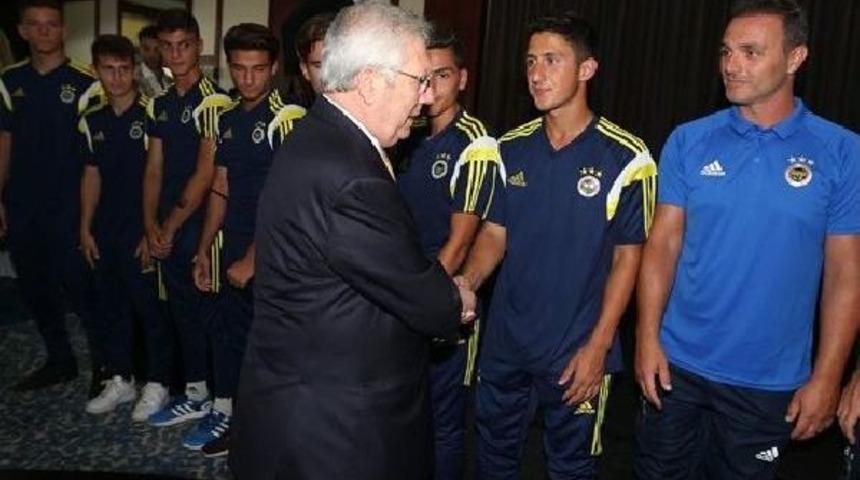 Fenerbah&ccedil;e'de Bayramlaşma T&ouml;reni Ger&ccedil;ekleştirildi