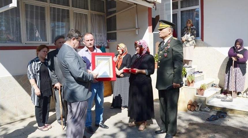 Şehidin Şehadet Belgesi Ailesine Teslim Edildi