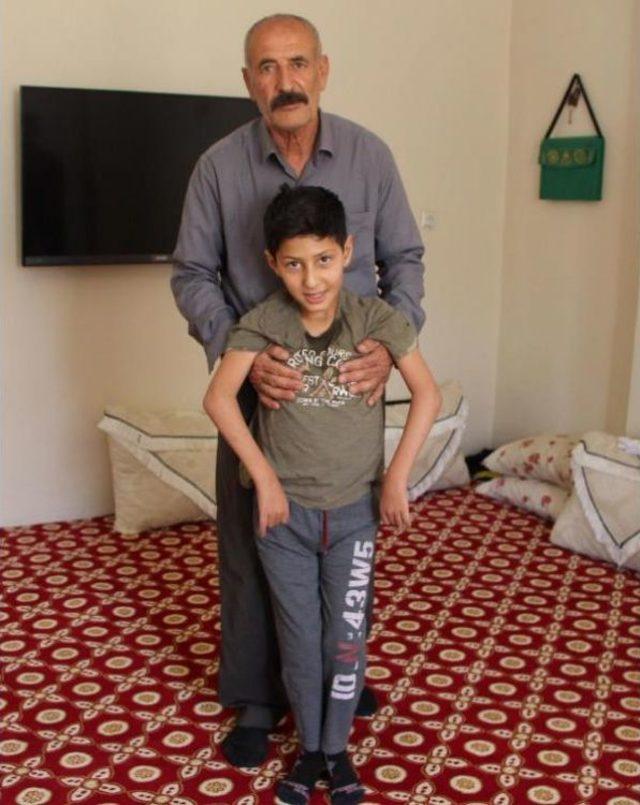 Silopi de 4 &Ccedil;ocuğu Bedensel Ve Konuşma Engelli Ailenin &Ccedil;aresizliği 1