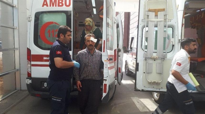 Otomobil Şarampole Yuvarlandı: 2 Yaralı