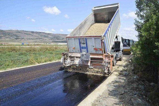 Tepebaşı Belediyesi Farklı Noktalarda Yol Çalışmalarına Devam Ediyor