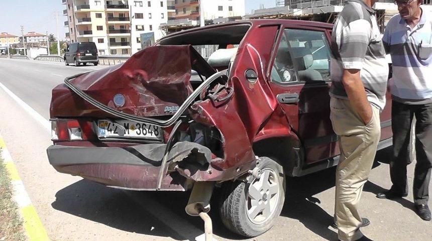 Kulu&rsquo;da Minib&uuml;sle Otomobil &Ccedil;arpıştı: 1 Yaralı