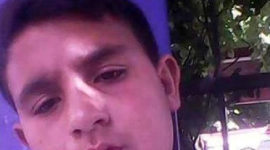 Otomobilin &Ccedil;arptığı &Ccedil;ocuk &Ouml;ld&uuml;