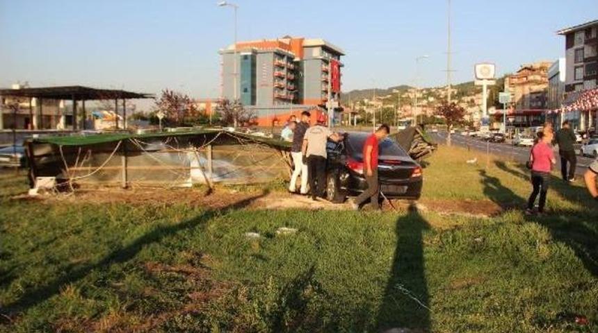 Zonguldak&rsquo;Ta Iki Otomobil &Ccedil;arpıştı: 3 Yaralı