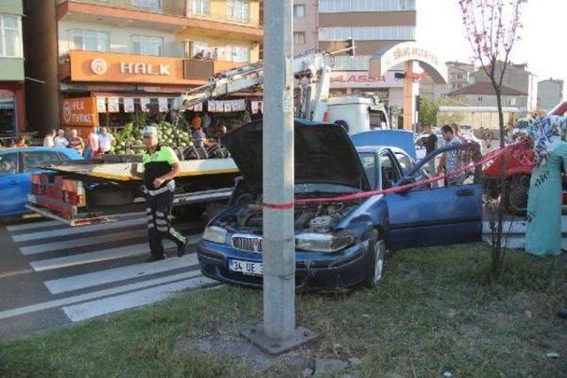 Zonguldak’Ta Iki Otomobil Çarpıştı: 3 Yaralı