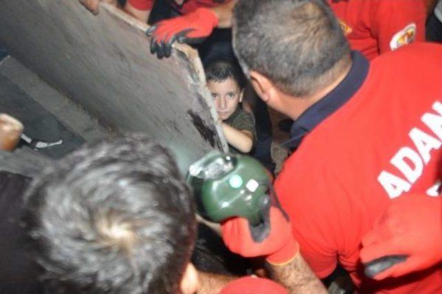 Oyun Oynarken Düşen Çocuğun Eline Çivi Battı 2