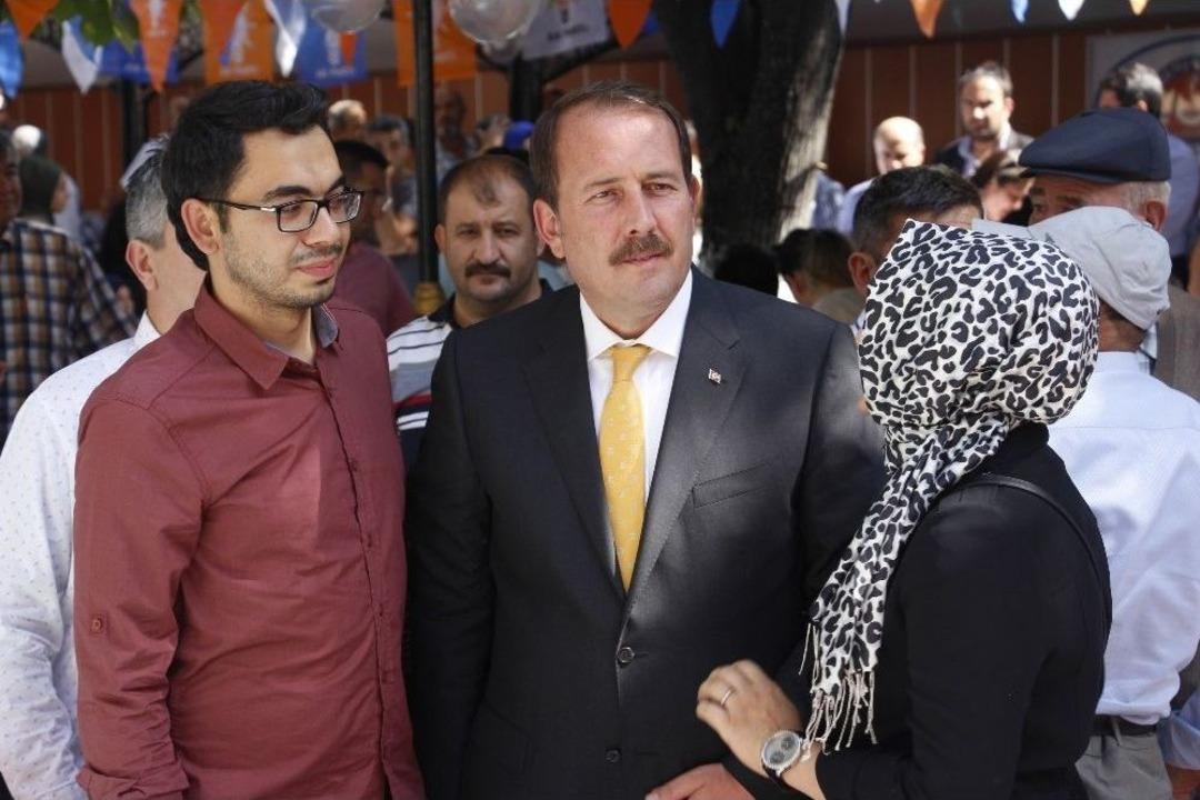 Ak Parti&rsquo;de Bayramlaşma Programı Ger&ccedil;ekleştirildi