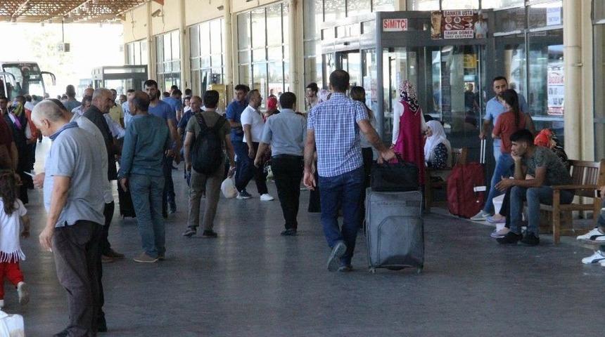 Diyarbakır Otogarı&rsquo;nda D&ouml;n&uuml;ş Yoğunluğu