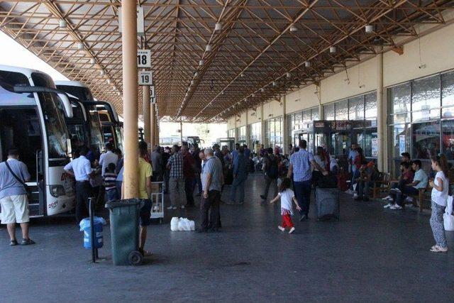 Diyarbakır Otogarı&rsquo;nda D&ouml;n&uuml;ş Yoğunluğu 2