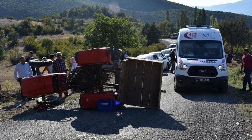 Trakt&ouml;r Devrildi, 2 Kardeş Yaralandı
