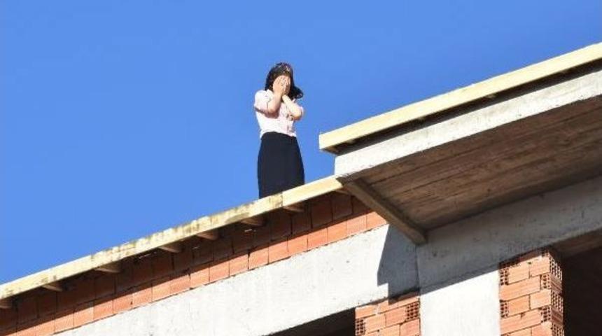 Namile Kadın 9 Katlı Inşaata &Ccedil;ıkarak Intihara Kalkıştı