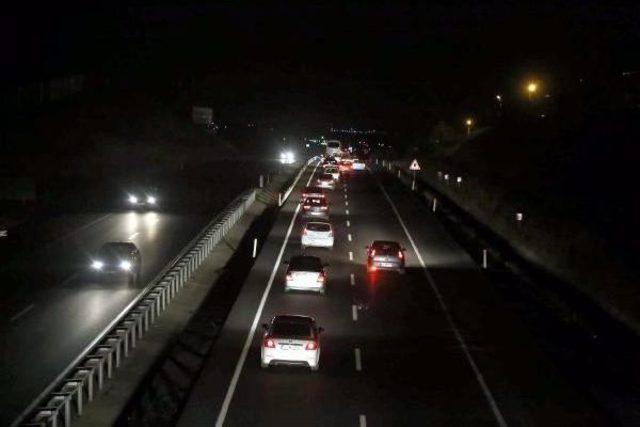 Tekirdağ'da Tatilcilerin Trafikte Gece Yoğunluğu