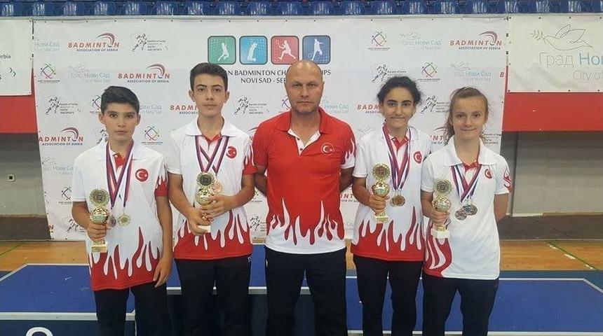 Badmintoncular 3 Altın Madalya İle D&ouml;nd&uuml;ler