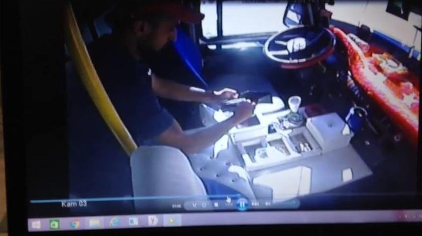 (&ouml;zel Haber) 15 Saniyede Minib&uuml;steki Paraları &Ccedil;alıp Kayıplara Karıştı
