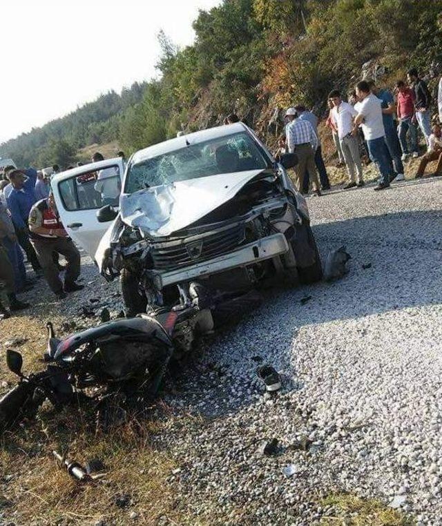 Bursa’da Motosikletle Otomobil Çarpıştı: 2 Ölü