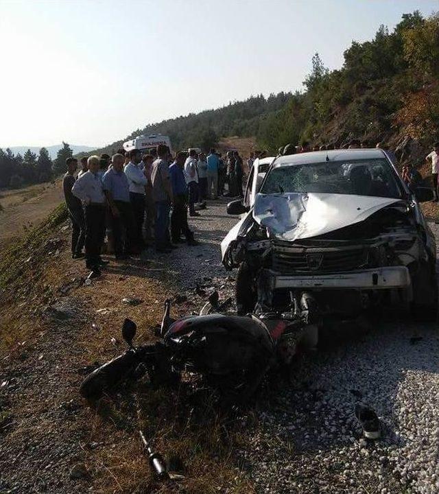 Bursa’da Motosikletle Otomobil Çarpıştı: 2 Ölü