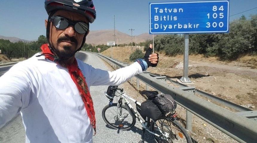 Sivaslı Dağcı Van G&ouml;l&uuml; &Ccedil;evresini Bisikletle Turladı