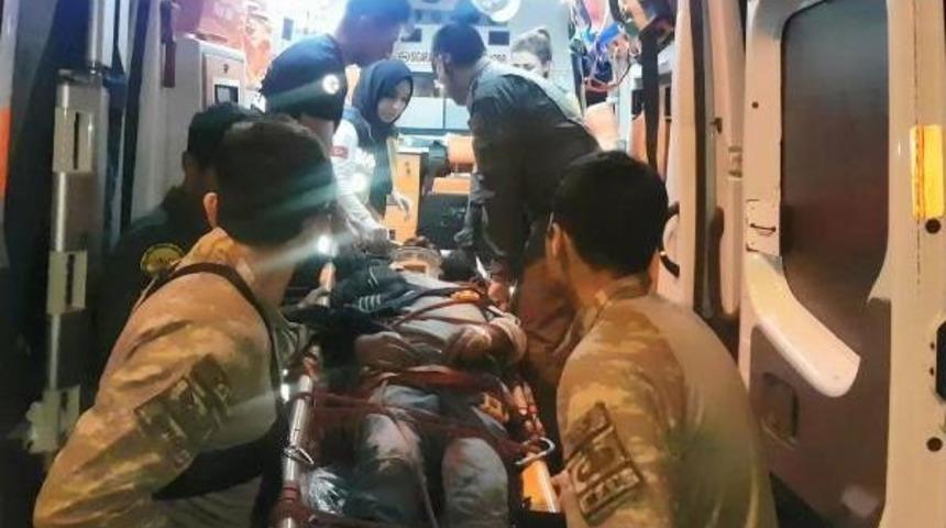 Yaylada D&uuml;ş&uuml;nce Yaralandı, Askeri Helikopterle Kurtarıldı