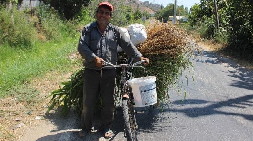 15 Yaşında Sahip Olduğu Bisikletle 40 Yıldır Hayatını Kazanıyor