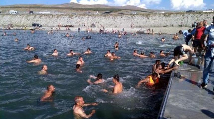 Burası Akdeniz Sahilleri Değil, &Ccedil;ıldır G&ouml;l&uuml;