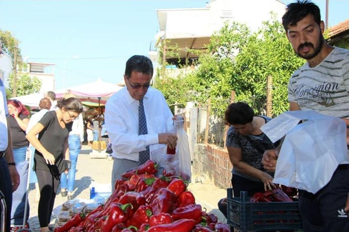 Başkan Saka Evinin Alışverişini Pazardan Yapıyor