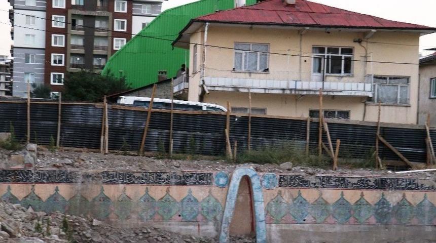 İnşaat Kazısında Erken Cumhuriyet D&ouml;nemine Ait Cami Kalıntısı Bulundu