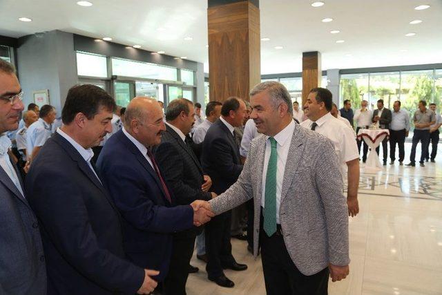 -başkan &Ccedil;elik, "6 Bin Kişilik Bir Aileyiz" 1