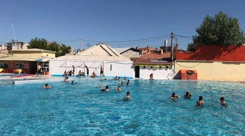 Bayram Tatilinde İl&ccedil;eler Doldu Taştı