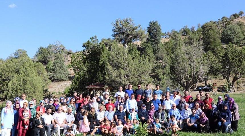 101 Yaşındaki Hafize Nine 4 Kuşak Torunlarıyla Bir Araya Geldi