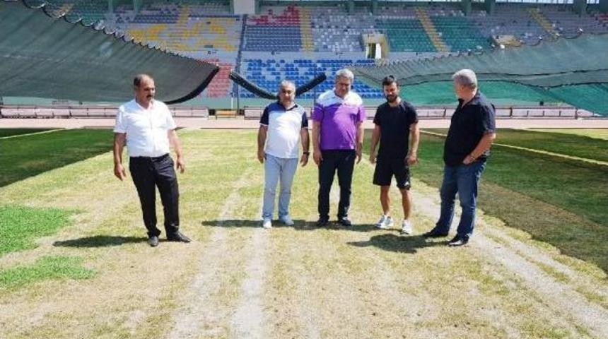 Gap Stadyumu'nun &Ccedil;imleri Sıcaktan Kurudu