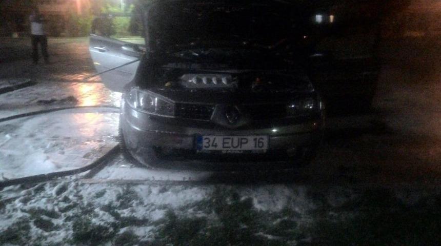 Tedavi İ&ccedil;in Geldiği Hastanede Aracı Alev Alev Yandı