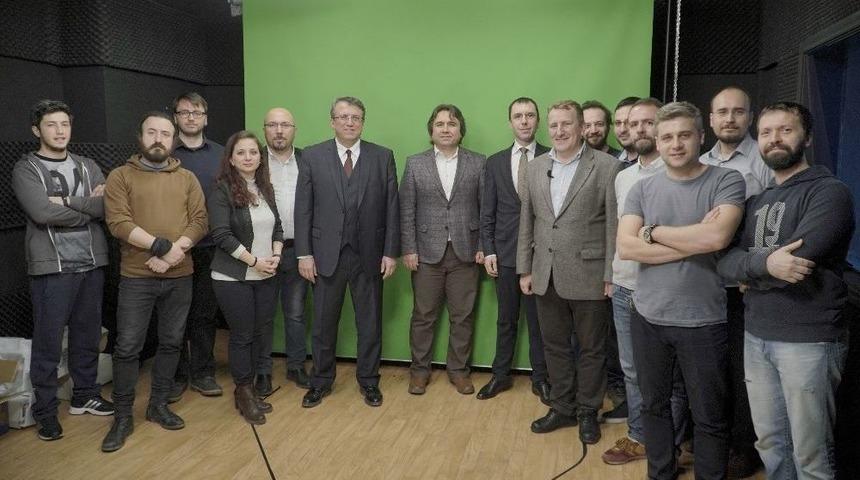 A&ccedil;ık&ouml;ğretim Sisteminde Yeşil Perdeli Videolar