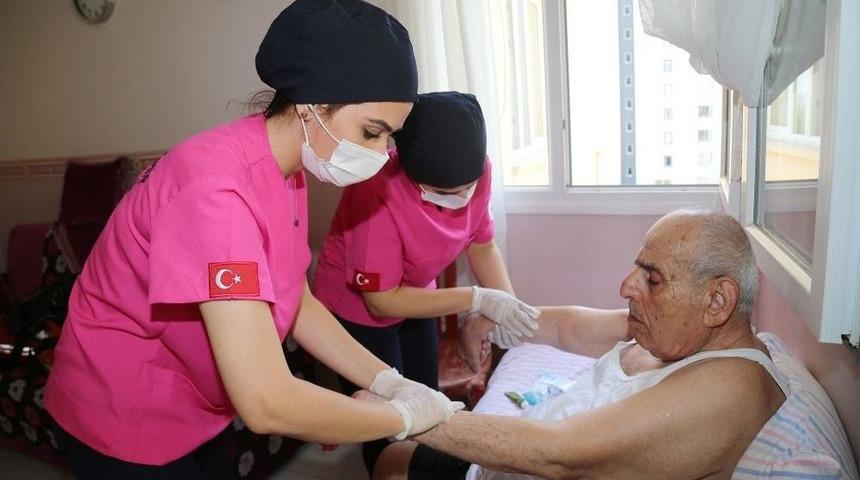 Onlar Hayata Bir Başka G&uuml;l&uuml;ms&uuml;yor