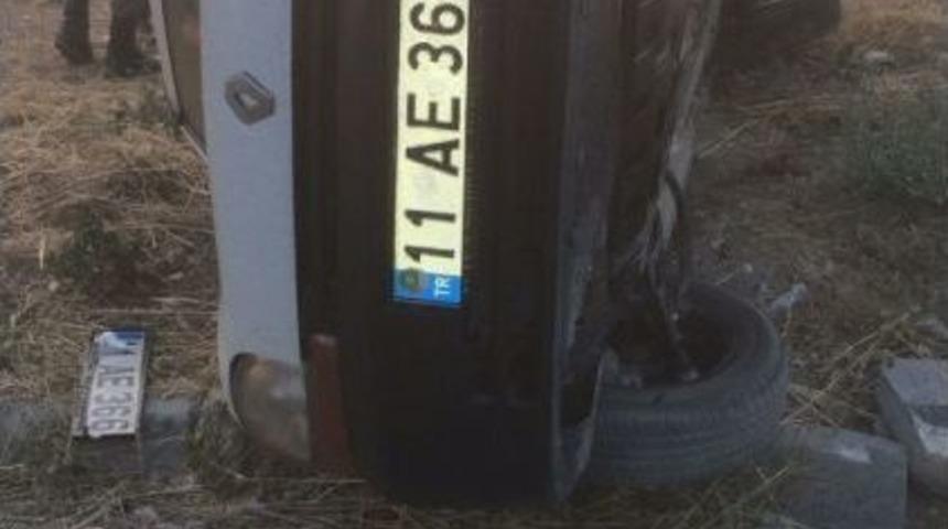 Bilecik&rsquo;te Trafik Kazası: 3 Yaralı