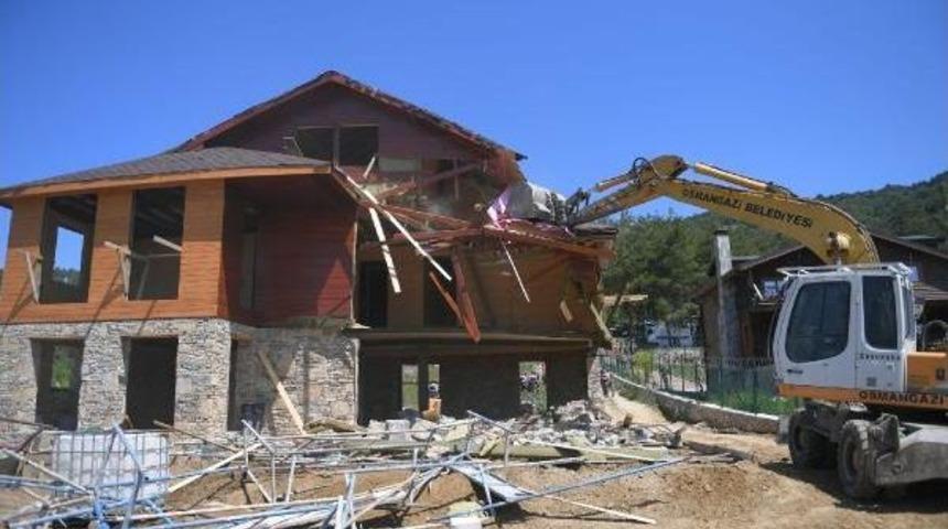 Bursa'da Ka&ccedil;ak 2 Villa Yıkıldı