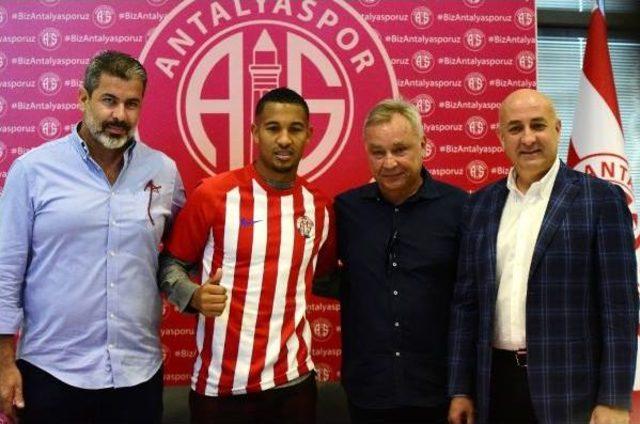 Antalyaspor, Vainqueur Ile 3 Yılık Sözleşme Imzaladı