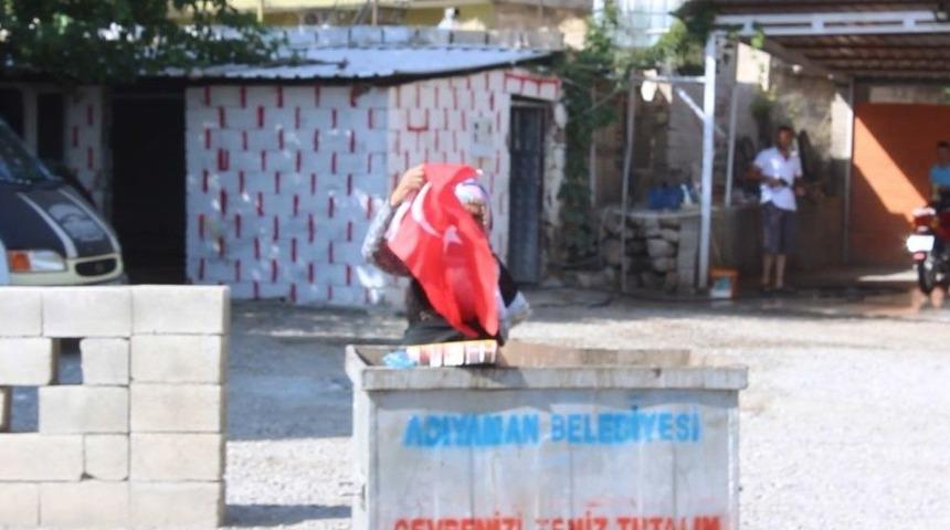 Elleri &Ouml;p&uuml;lesi Nine