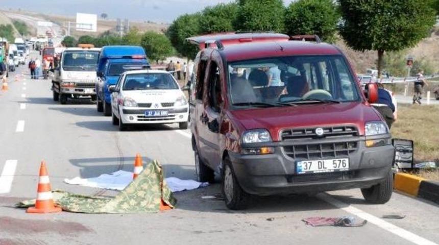 Kastamonu'da Hafif Ticari Araç Devrildi: 1 Ölü, 4 Yaralı