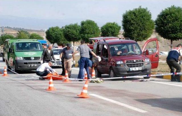 Kastamonu'da Hafif Ticari Araç Devrildi: 1 Ölü, 4 Yaralı