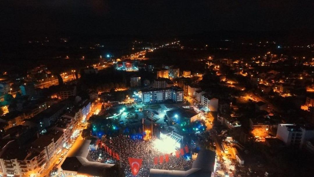 Havadan &Ccedil;ekilen, Havai Fişek G&ouml;sterisine B&uuml;y&uuml;k İlgi