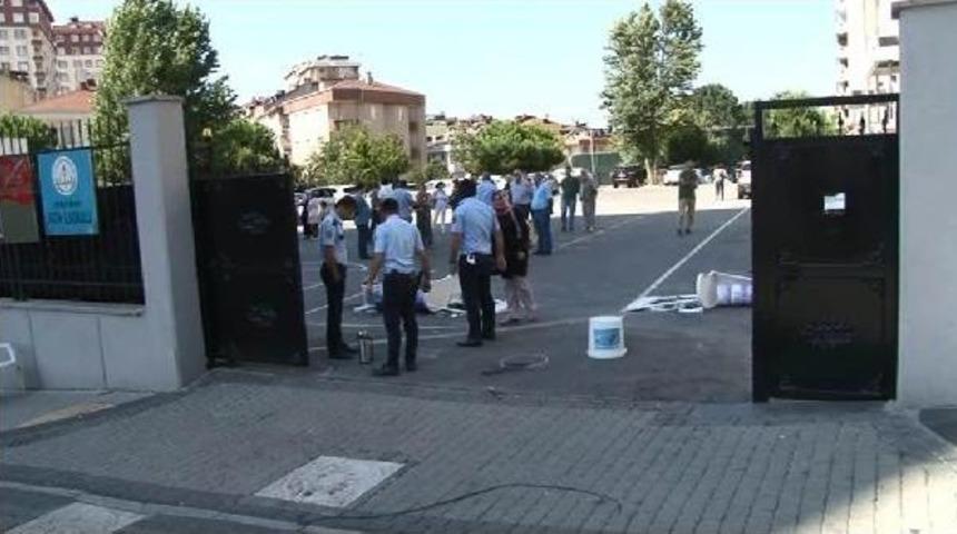 İlkokulda Servis&ccedil;ilerin Silahlı Kavgası ; 3 Yaralı  (1)